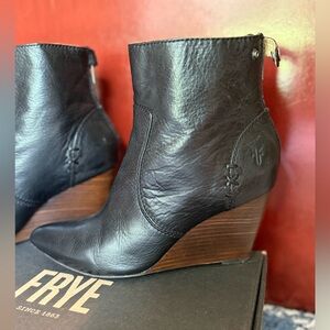 Frye Regina Wedge Back Zip Leather Booties – Black, Size 8M